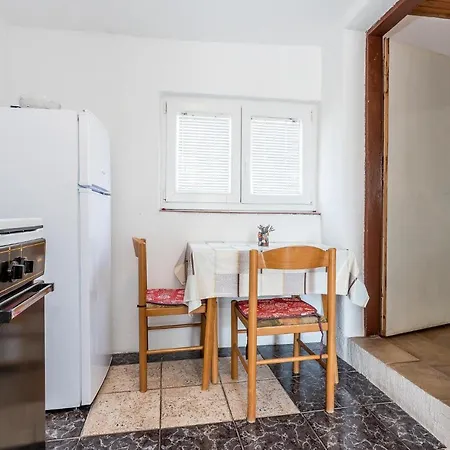 Nice In W/ 1 Bedrooms