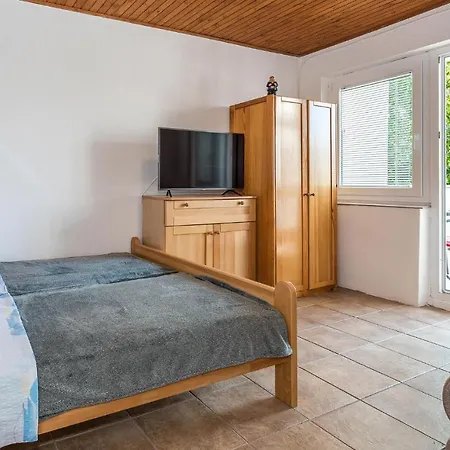 Appartement Nice In W/ 1 Bedrooms *